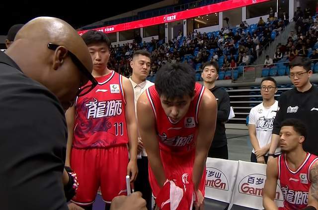 开云APP-17+10+4帽！杜锋弃将再次爆发！碾压克里斯，把山东男篮打绝望了