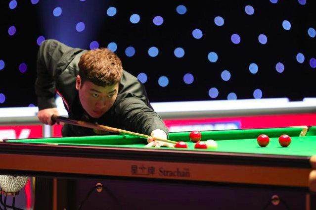 开云APP-【早报】双红会闷平！梅西巴萨生涯首次染红！