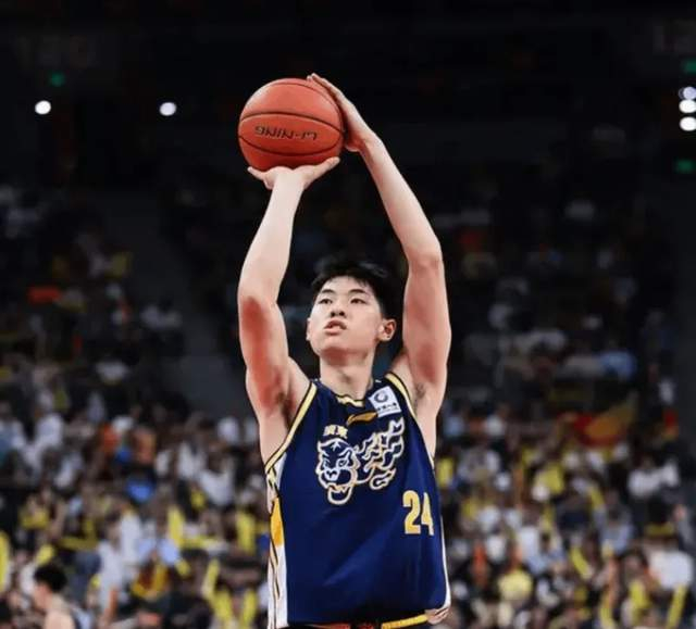 开云APP-广东胜江苏2喜2忧！张皓嘉奇兵，徐杰小胡难得齐爆，萨林杰防守糟|崔永熙|胡明轩|杜锋|季后赛|CBA_新浪体育_新浪新闻